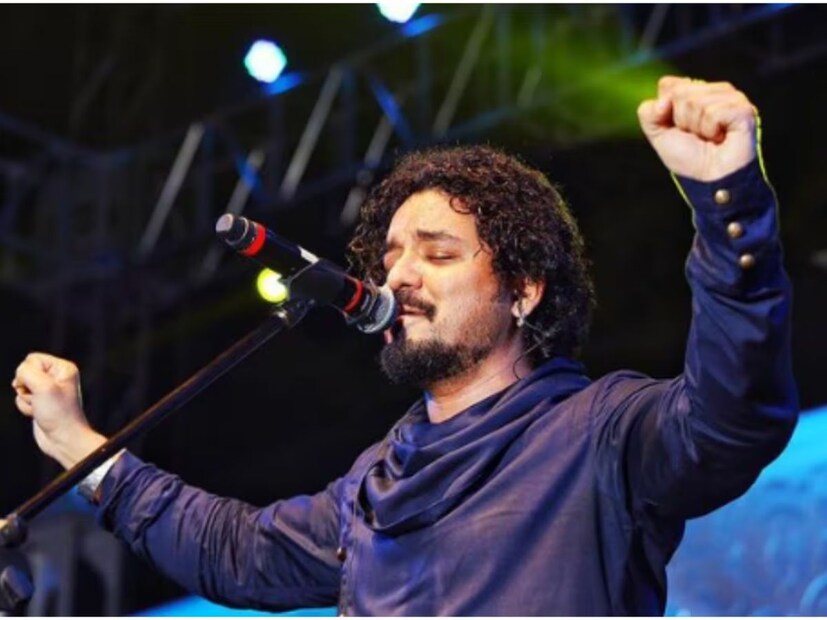 তোশি সাবরি আজ বলিউডের একজন সুপরিচিত সংগীত পরিচালক এবং গায়ক হতে পারেন, তবে তিনিও টিভি রিয়‍্যালিটি শোতে পরাজিত হয়েছিলেন। তোশি সাবরি ২০০৭ সালে রিয়‍্যালিটি শো 'আমুল স্টার ভয়েস অফ ইন্ডিয়া'-তে অংশ নিয়েছিলেন। এই সময়ের মধ্যে, তিনি 'শীর্ষ ১০'-এ জায়গা করে নিয়েছিলেন। তবে বলিউডে এখন তাঁর নামই যথেষ্ট। গায়ক ও সঙ্গীত পরিচালক হিসেবে তিনি ‘মাহি মাহি’, ‘সাইয়ান ভে’, ‘কানহা’, ‘পেয়ার কি মা কি’, ‘ম্যায় ভি শরবি’-এর মতো অনেক সুপারহিট গান উপহার দিয়েছেন।