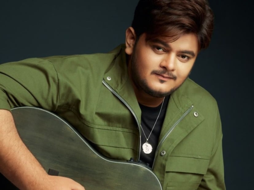 বিশাল মিশ্র ২০১৪ সালে প্রতিযোগী হিসাবে গানের রিয়‍্যালিটি শো 'ইন্ডিয়ান আইডল'-এ অংশগ্রহণ করেছিলেন। তিনি শোয়ের শীর্ষ ১০-এ জায়গা করে নেন এবং পরে শো থেকে বাদ পড়েন। শো থেকে বেরিয়ে আসার পর, তিনি বলিউডে 'পেয়ার হো', 'নহি লাগাদা', 'ক্যাসে হুয়া', 'পেহলা পেহলা পেয়ার' এবং 'আজ ভি'-এর মতো সুপারহিট গান উপহার দিয়েছেন।
