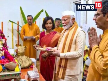 ভারতের প্রধান বিচারপতির বাড়িতে মোদী! বিতর্ক তুঙ্গে।