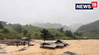 টাইফুনে তাণ্ডবে তছনছ ভিয়েতনাম 
Photo Credit: AP