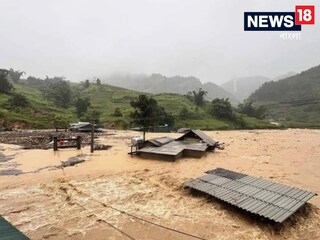 টাইফুনে তাণ্ডবে তছনছ ভিয়েতনাম 
Photo Credit: AP