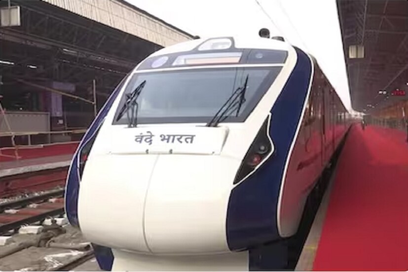 বলা হচ্ছে, ভাইরাল ভিডিওটি গঙ্গা পাল রেলওয়ে স্টেশনের। নর্থ সেন্ট্রাল রেলওয়ে মেনস ইউনিয়নের ভাইস প্রেসিডেন্ট বিজয়বীর সিংয়ের অভিযোগ, ট্রেন নম্বর ২০৯৮১/২০৯৮২ উদয়পুর সিটি আগ্রা ক্যান্টনমেন্ট-উদয়পুর সিটি উইকলি বন্দে ভারত ট্রেন ভোর ৫টা ৪৫ মিনিট নাগাদ উদয়পুর সিটি থেকে আগ্রার উদ্দেশ্যে রওনা হয়েছিল।Representational Image