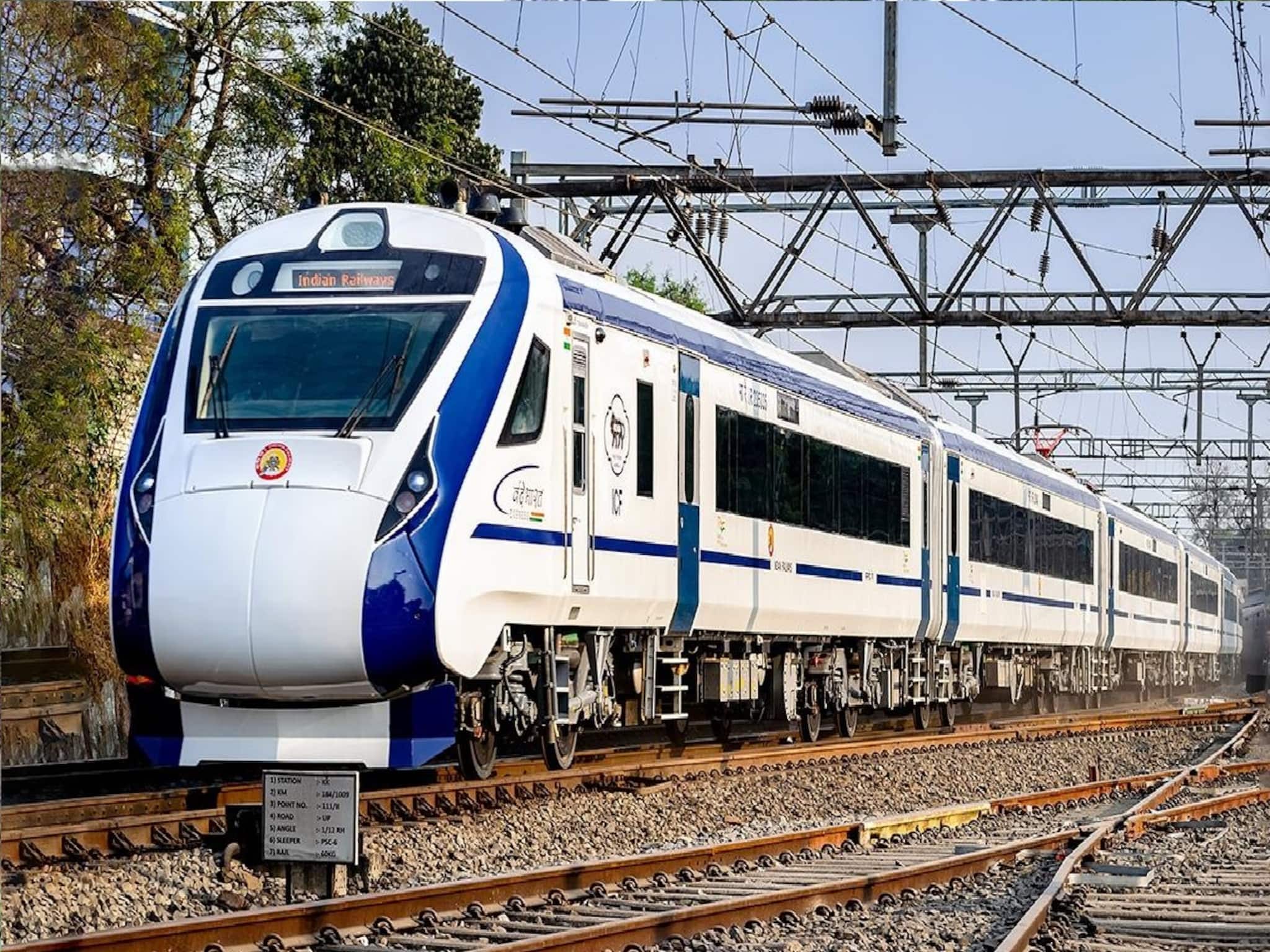 Vande Bharat Express: হঠাৎ অন্য পথে ঢুকে পড়ল বন্দে ভারত! রেলের একটা ভুলে আঁতকে উঠলেন যাত্রীরা... কী হল শেষে?