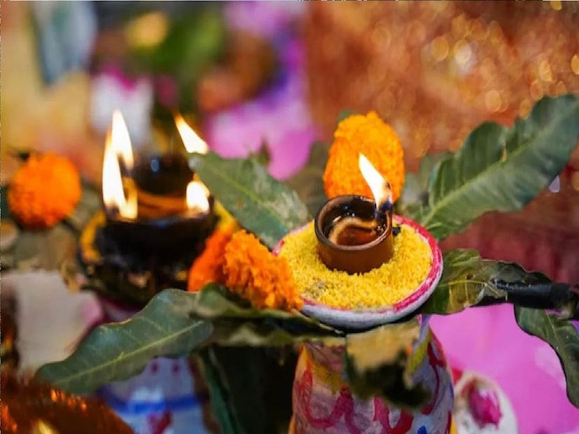 *জ্যোতিষী পণ্ডিত হৃদয় রঞ্জন শর্মা বলেন, যেখানে বাস্তু দোষ থাকে, সেখানেই উন্নতি যেন থমকে যায়। রোগও বাসা বাঁধতে শুরু করে। বিয়ে এবং সন্তান সংক্রান্ত বিষয়ে সমস্যা লেগেই থাকে। বাস্তুদোষ রয়েছে এমন স্থানে ঝগড়া-বিবাদও পিছু ছাড়ে না। পরিবারে বংশবৃদ্ধিও হয় না। সংগৃহীত ছবি। 