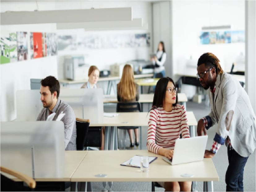 কুবেরের বাসস্থান উত্তর দিকে বলে মনে করা হয়। অতএব, যতদূর সম্ভব, ক্যাশবাক্স বা টাকা- পয়সা সংক্রান্ত কিছু শুধু উত্তর দিকে বসান।এছাড়া কর্মস্থলের দেয়াল, পর্দা, টেবিল সবই হালকা রঙের হতে হবে।