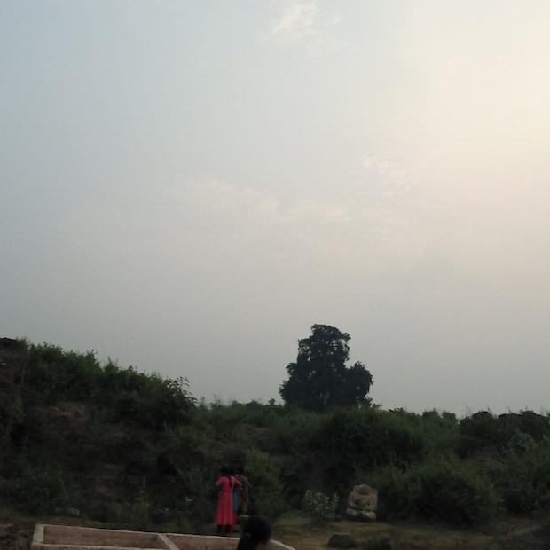 দক্ষিণবঙ্গে শুক্রবার কয়েক জেলায় বজ্রবিদ্যুৎ-সহ বৃষ্টির সম্ভাবনা। বৃষ্টির সম্ভাবনা থাকবে উত্তর ও দক্ষিণ ২৪ পরগনা, পূর্ব ও পশ্চিম মেদিনীপুর এবং ঝাড়গ্রাম এই পাঁচ জেলায়।