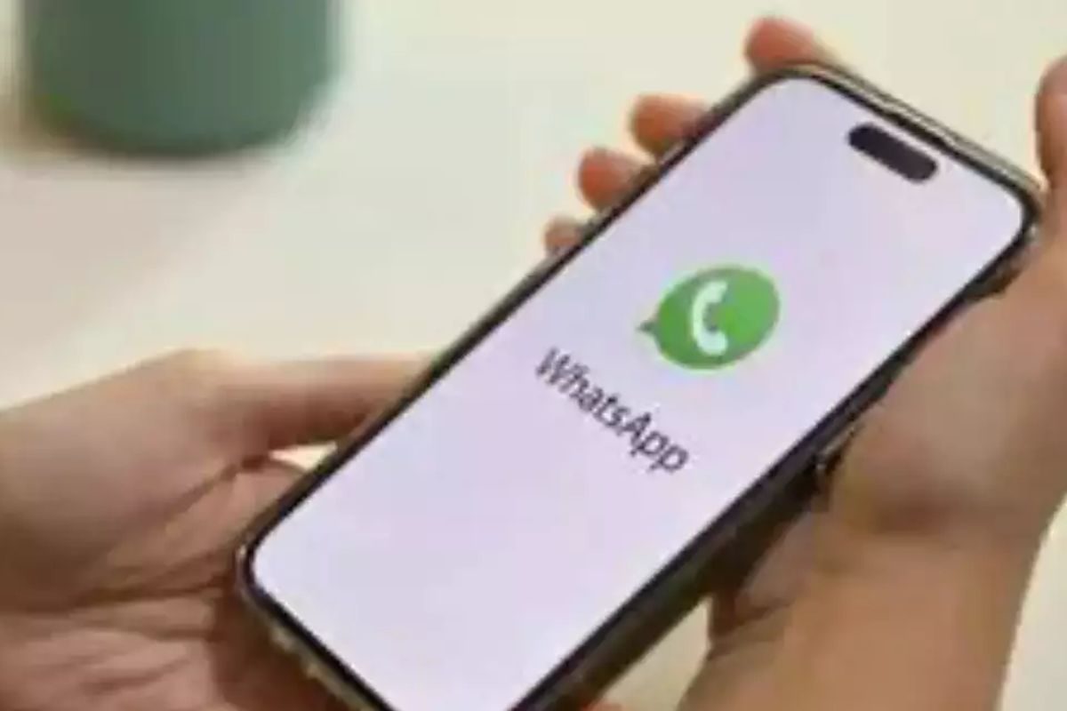 মেটা এআই শুনতে পারবেন কার গলা? WhatsApp-এর নয়া ফিচার জানলে চমকে যাবেন! মেটা এআই শুনতে পারবেন কার গলা? WhatsApp-এর নয়া ফিচার জানলে চমকে যাবেন!