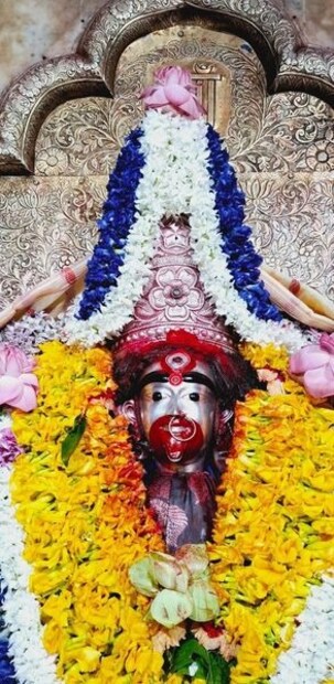 কৌশিকী অমাবস্যায় সান্ধ্যভোগে সাধারণত থাকে লুচি, সুজি, ৫ রকম ফল, ৫ রকম মিষ্টি, ক্ষীর এবং শীতলভোগ৷