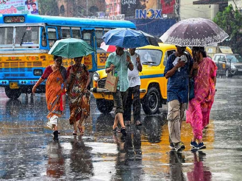কলকাতায় আংশিক মেঘলা আকাশ। পরে মেঘলা আকাশের সম্ভাবনা। জলীয় বাষ্প থাকায় অস্বস্তি থাকবে। আজ, মঙ্গলবার বিক্ষিপ্তভাবে বজ্রবিদ্যুৎ-সহ হালকা থেকে মাঝারি বৃষ্টির সম্ভাবনা । বুধ ও বৃহস্পতিবার বৃষ্টির সম্ভাবনা বেশি। কয়েক পশলা মাঝারি বৃষ্টির সম্ভাবনা রয়েছে।