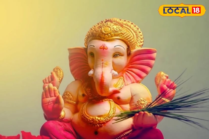 গণেশ চতুর্থীতে দেবতাকে নিবেদন করতে হবে একটি সুপারি। পুজো শেষ হয়ে গেলে সেই সুপারি কাপড়ে জড়িয়ে নিজের মানিব্যাগে রাখলে অথবা আলমারিতে যেখানে টাকা থাকে সেখানে রাখলে আর্থিক স্বাচ্ছন্দ্য আসবে। গণেশ চতুর্থীতে দেবতাকে নিবেদন করতে হবে একটি সুপারি। বলছেন জ্যোতিষ বিশারদ সুকুমার রায়।