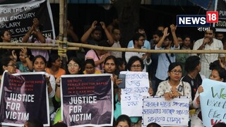 অনড় জুনিয়র চিকিৎসকরা৷ ফাইল ছবি