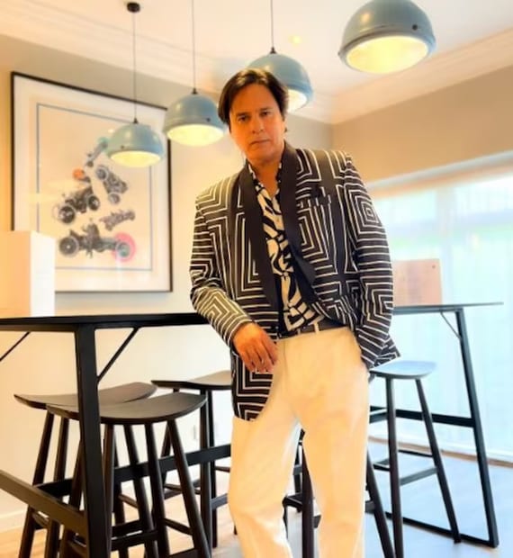 একটা সময় ছিল যখন রাহুল ১১ দিনে ৪৭টি ছবিতে চুক্তিবদ্ধ হয়েছিলেন। এটি তার সবচেয়ে বড় ভুল হিসাবে প্রমাণিত হয়েছিল, কারণ তিনি ক্রমাগত কাজ করতে থাকলেন কিন্তু কোনটিও তাঁর কেরিয়ারের জন্য সঠিক ছিল না। কিছুদিনেরর মধ্যেই সাইড রোল করা শুরু করেন এবং তারপর এক সময় ইন্ডাস্ট্রি থেকে উধাও হয়ে যান। আজ আর কোনও অনুষ্ঠানেই দেখা যায়না একসময়কার রাতারাতি সুপারস্টারকে৷
