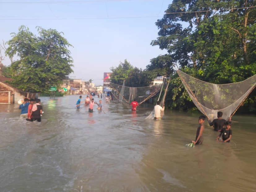 গ্রাম লাগোয়া দুর্গাপুর ধ্রুব আবাস। সেখানে বাসিন্দাদের সরিয়ে নেওয়া হয়েছে। স্বেচ্ছায় কেউ কেউ ফিরে এসেছেন। তার মধ্যে যা বৃষ্টি শুরু হয়েছে, তাতে রাজ্য সরকার মনে করছে দুর্যোগ বাড়বে। 