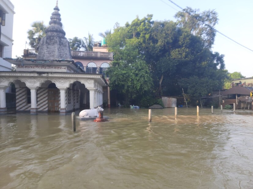 বৃহস্পতিবার উদয়নারায়ণপুরে বন্যা পরিদর্শনে গিয়ে ডিভিসি-র বিরুদ্ধে ফের একবার বিস্ফোরক অভিযোগ করেন মমতা। 