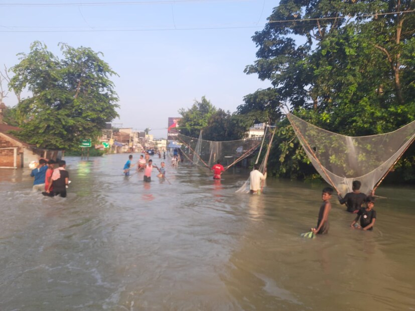 নিচু এলাকায় প্লাবনের আশঙ্কা। বৃষ্টির জন্য পার্বত্য এলাকার রাস্তায় দৃশ্যমানতা কমতে পারে। বজ্রপাতের আশঙ্কা থাকায় নিরাপদ স্থানে থাকার পরামর্শ আবহাওয়া দফতরের।