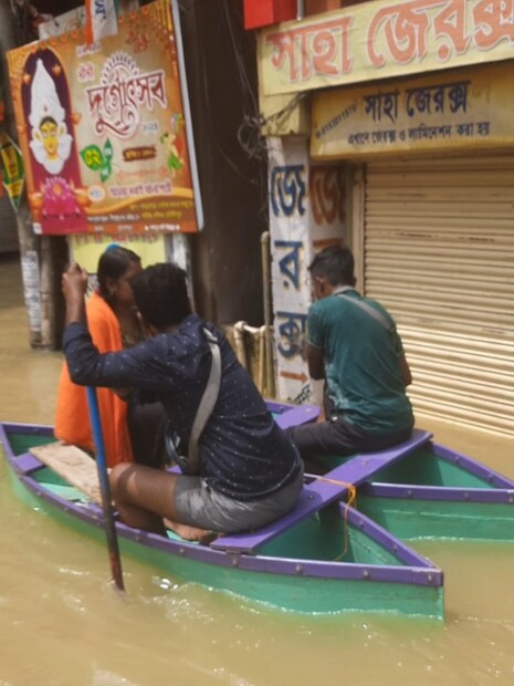 'প্রত্যেক পরিবার যেন ত্রাণ পরিষেবা পায়, তা সুনিশ্চিত করেছি। কোনও একজন মানুষেরও ক্ষতি যেন না হয় সেটি নিশ্চিত করতে আমরা বদ্ধপরিকর।' (রিপোর্টার-- আবীর ঘোষাল)