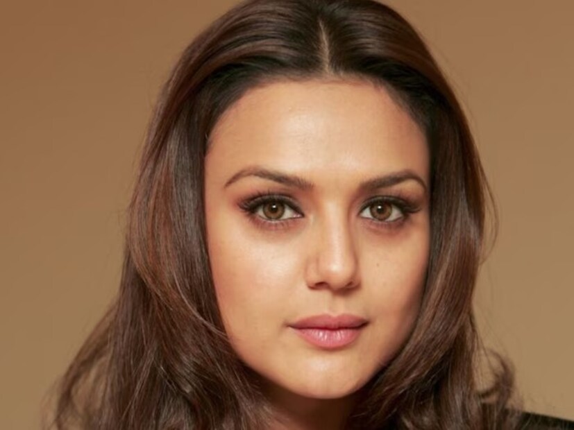 এখন বলিউড থেকে তিনি অনেক দূরে, তবে অভিনয় থেকে দূরে থাকলেও নির্মাতাদের প্রথম পছন্দ তালিকায় থেকে গেছেন তিনি। বলি মহলের অনেকেই বলেন, তাঁর মতো স্পষ্টবাদী নায়িকা ইন্ডাস্ট্রিতে কমই আছেন। 