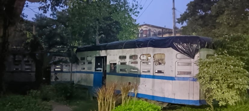 এই ট্রামগুলি কলকাতায় মাত্র তিনটে রুটে চলাচল করে। ধর্মতলা থেকে শ্যামবাজার, ধর্মতলা থেকে গড়িয়া হাট। টালিগঞ্জ থেকে বালিগঞ্জ। যদিও রাস্তা সমস্যার কারণে টালিগঞ্জ থেকে বালিগঞ্জ রুটের ট্রাম বন্ধ রয়েছে।