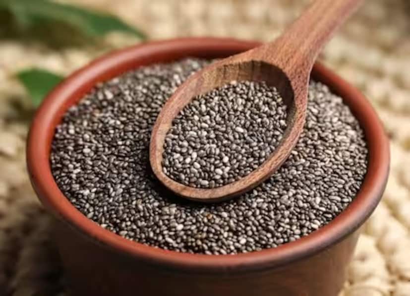 কিন্তু চিয়াদানার কিছু পার্শ্ব প্রতিক্রিয়া আছে। ঠিক মতো এই দানা না খেলে বাড়তে পারে কোষ্ঠকাঠিন্য। বলছেন পুষ্টিবিদ লভনীত বাত্রা।