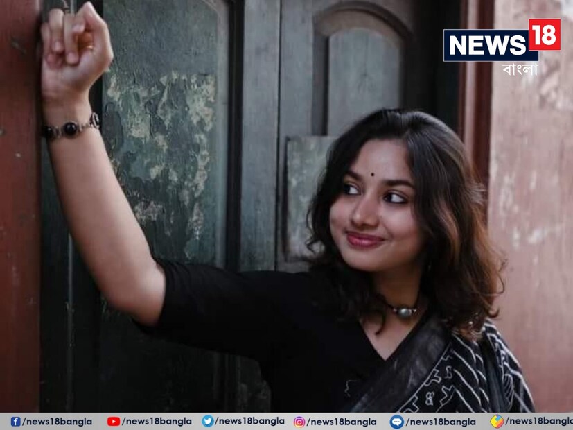 ২০২৩ সালের একুশে জুলাইয়ের সমাবেশ মঞ্চে তৃণমূল কংগ্রেসের বক্তাদের মধ্যে অন্যতম চমক ছিলেন তিনি৷ বড় মঞ্চে প্রথম বক্তৃতাতেই নজর কেড়েছিলেন ছাত্র সংগঠন থেকে উঠে আসা রাজন্যা হালদার৷ শুক্রবার সেই রাজন্যাকেই দল বিরোধী কাজের অভিযোগে সাসপেন্ড করেছে তৃণমূল ছাত্র পরিষদ৷