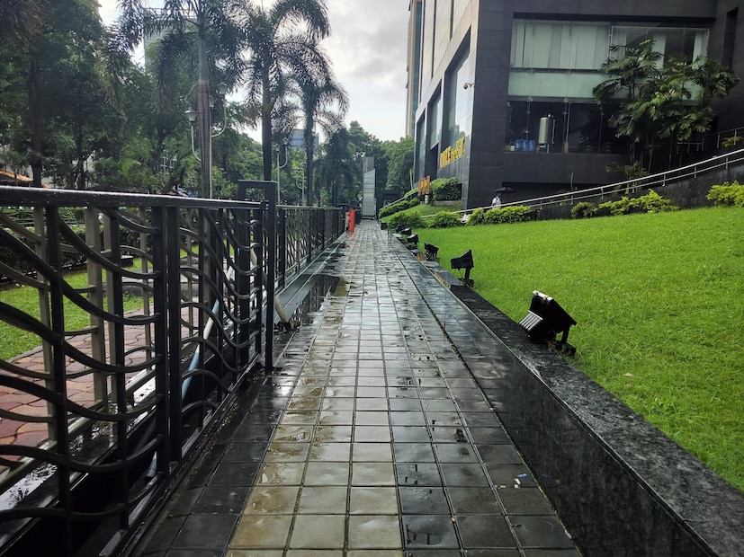 এই রোদ, এই বৃষ্টি! আবহাওয়ার খামখেয়ালিপনায় নাজেহাল বাংলা। উত্তর থেকে দক্ষিণ, জলযন্ত্রণায় ভুগছে একাধিক জেলা। কবে মুক্তি এর থেকে? বর্ষা কি আদৌ বিদায় নেবে? জেনে নিন আবহাওয়ার আপডেট। 