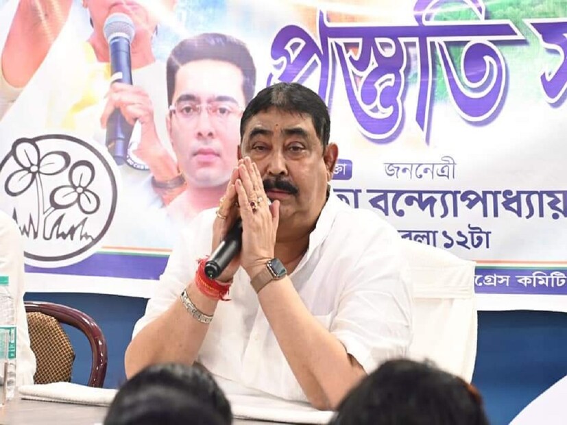 সেই বৈঠকেই অনুব্রত বলেন, আমি নেতা নই, সাধারণ মানুষ। আমি সাধারণ মানুষের সঙ্গে থাকতে চাই। আমি মানুষের সঙ্গে ঝগটা ঝাঁটি করতে চাই না। মানুষের জন্য কাজ করতে চাই।