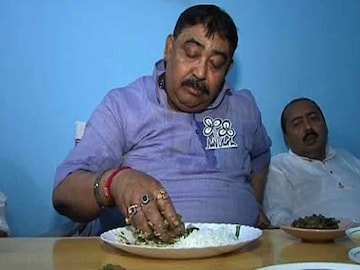 পছন্দের খাবারে ফিরেছেন অনুব্রত মণ্ডল