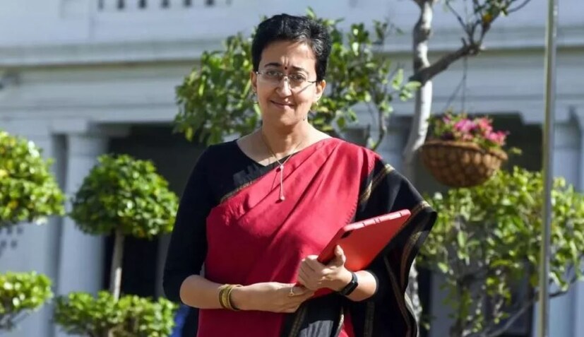 দিল্লির নতুন মুখ্যমন্ত্রী হচ্ছেন অতীশি। ৪৩ বছর বয়সী অতীশি গত কয়েক বছরে, আম আদমি পার্টির অত্যন্ত গুরুত্বপূর্ণ সদস্য, আত্মবিশ্বাসী এবং নির্ভীক নেত্রী হিসাবে পরিচিত। তাঁর নাম মুখ্যমন্ত্রীর পদের জন্য ঘোষণা হওয়ার পর থেকে তাঁর স্বামী কে, তাঁর খোঁজ পড়েছে নেটদুনিয়ায়৷ 