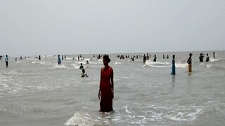 আতঙ্কে স্থানীয়রা