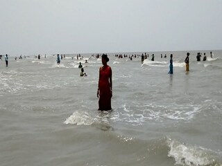 আতঙ্কে স্থানীয়রা