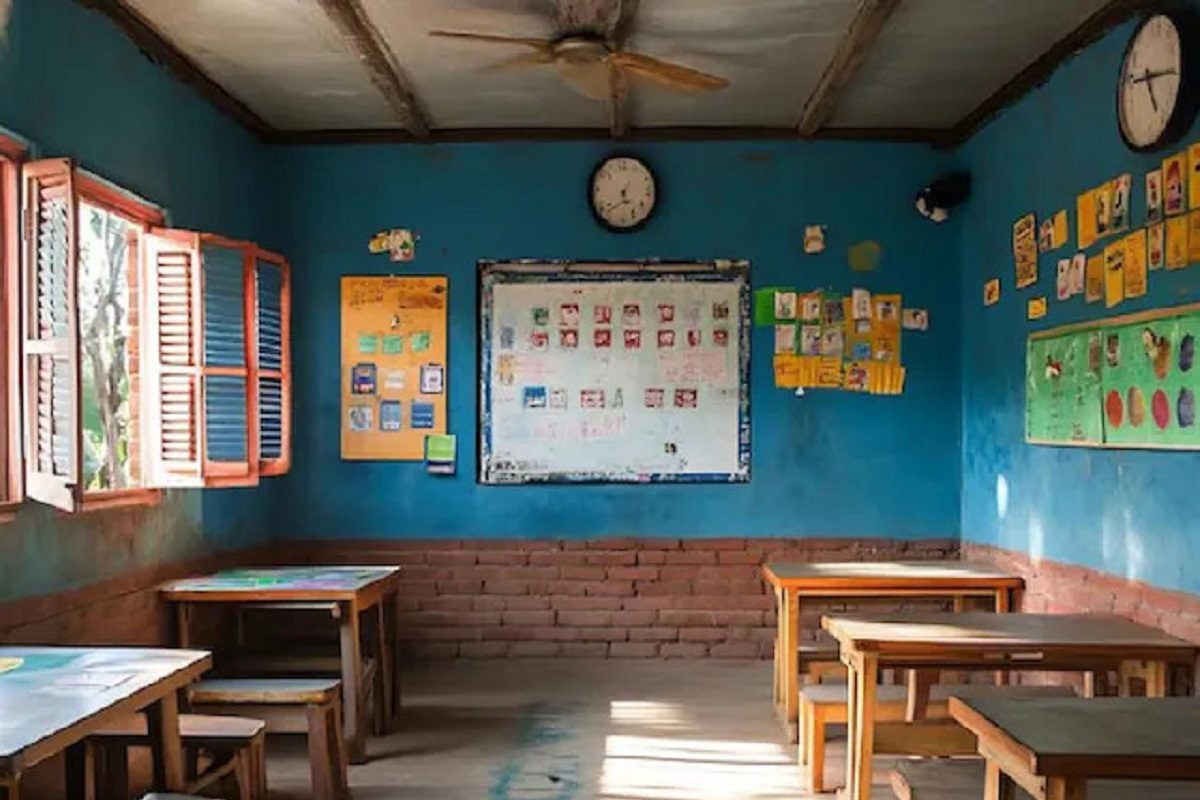 ক্লাসরুমে বসেই বিয়ারে চুমুক! স্কুলে জন্মদিন পালন ছাত্রীদের, কাণ্ড দেখে অবাক সকলে ক্লাসরুমে বসেই বিয়ারে চুমুক! স্কুলে জন্মদিন পালন ছাত্রীদের, কাণ্ড দেখে অবাক সকলে