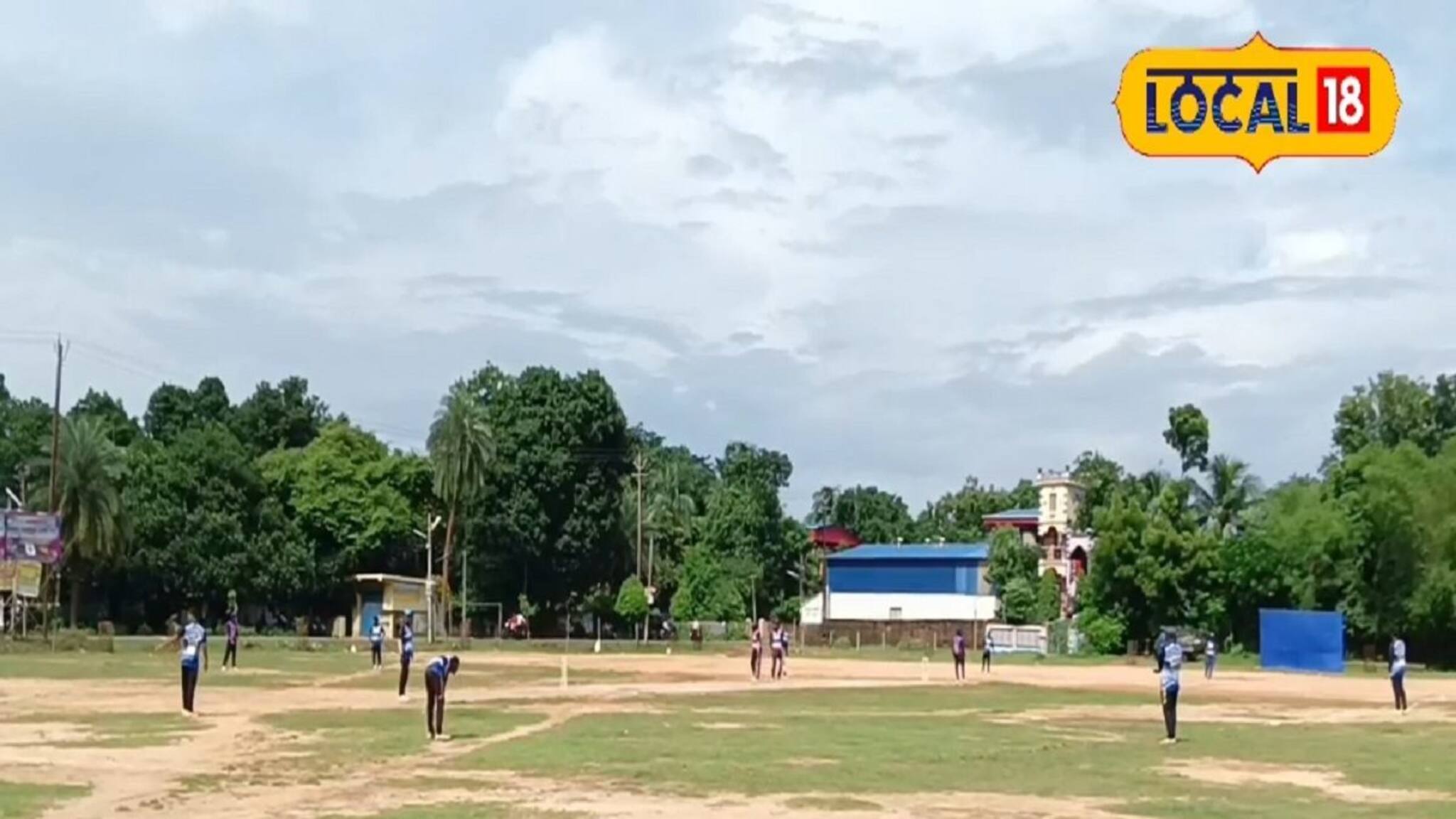 Jhargram News : যুব সমাজকে মোবাইল ছেড়ে মাঠে আসার বার্তা দিতে হাতিয়ার ক্রিকেট লীগ 