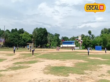 মাঠে
