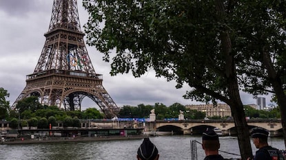 প্রেমের শহরে শীর্ষে নেই প্যারিস। photo courtesy- AP প্রেমের শহরে শীর্ষে নেই প্যারিস। photo courtesy- AP