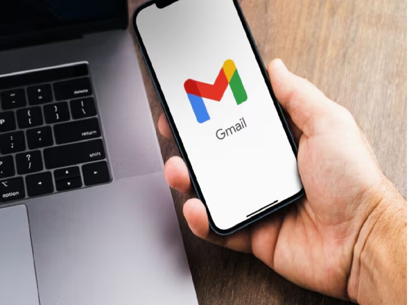Gmail হল সবচেয়ে জনপ্রিয় ইমেল পরিষেবা, যার এক বিলিয়নেরও বেশি ব্যবহারকারী রয়েছে। জিমেল দিয়েই সোশ্যাল মিডিয়ায় লগ ইন করেন সকলে। তবে রয়েছে এক বড় সমস্যাও! জিমেল সব কিছুর সঙ্গে সংযুক্ত থাকার ফলে প্রতিদিনের ডেটা এবং যাবতীয় ছবি এসে জমা হয় এরই স্টোরেজে। সঙ্গে রোজ জমতে থাকে নানা সংস্থার প্রোমশনাল ইমেল। এদিকে জায়গা সীমিত! জিমেল স্টোরেজ খালি করতে গিয়ে মাথায় হাত বেশিরভাগেরই। কী করবেন জেনে নিন। 