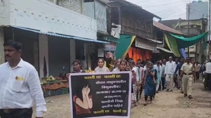 এই ঘটনার পরেই এলাকায় বিক্ষোভ দেখান স্থানীয় মহিলারা। photo courtesy- CNN এই ঘটনার পরেই এলাকায় বিক্ষোভ দেখান স্থানীয় মহিলারা। photo courtesy- CNN