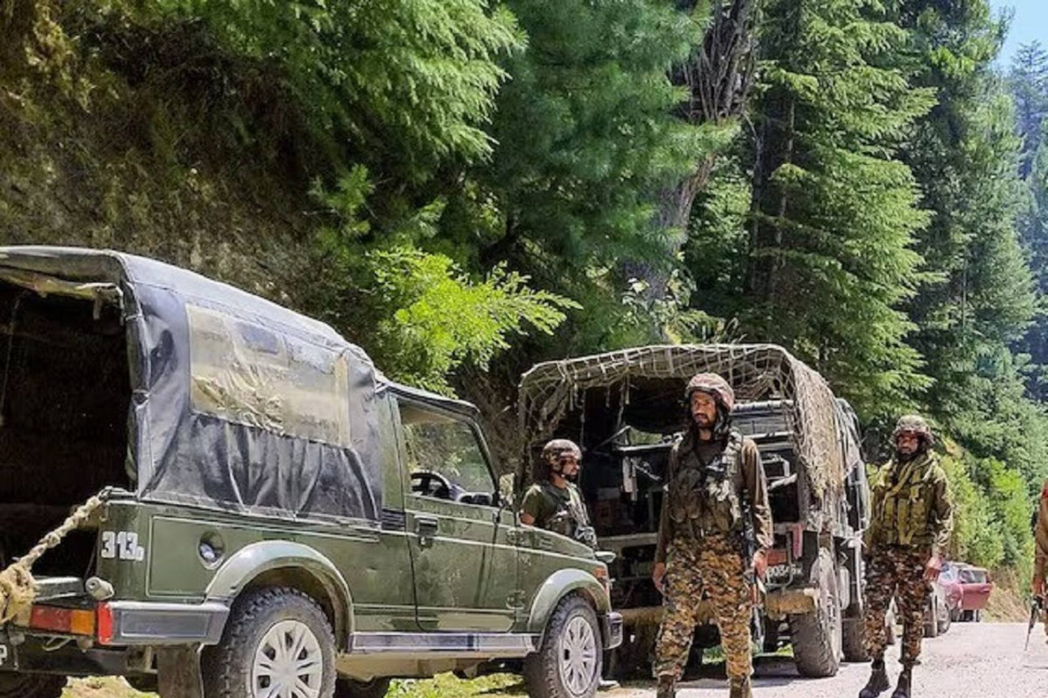 সেনা-জঙ্গি সংঘর্ষ জারি ভূস্বর্গে, ভারতীয় সেনার হাতে আটক ৩ লস্কর-ই-তইবা জঙ্গি