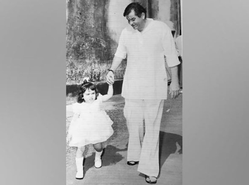 তিনি বলেন যে সাফল্য কোনও মসৃণ রাস্তায় হেঁটে আসে না৷ এর জন্য প্রয়োজন অধ্যাবসায়, কঠোর পরিশ্রম৷ ঠাকুরদার কথা অক্ষরে অক্ষরে পালন করেছেন করিশ্মা এবং তাঁর জীবনে সাফল্য এসেছে৷ 