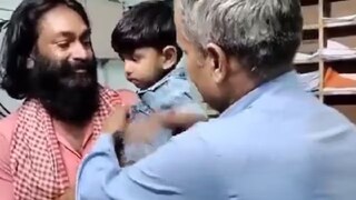 অপহরণকারীর চোখেও জল। ছবি- এক্স