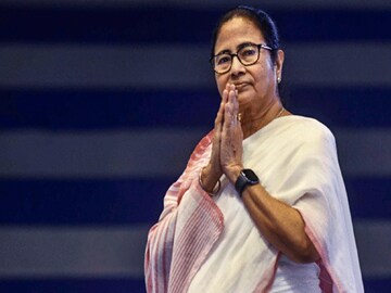  মুখ্যমন্ত্রী মমতা বন্দ্যোপাধ্যায় 
