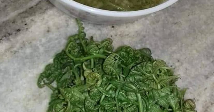 এর পরে, কাটা সবজি এবং স্বাদ অনুযায়ী লবণ যোগ করুন এবং ভালভাবে মেশান। এখন প্যানটি ঢেকে দিন এবং সবজিটিকে ৫-৭ মিনিটের জন্য কম আঁচে রান্না করতে দিন। এই সময়ে একে একে নাড়তে থাকুন। সবশেষে সবজিতে লেবুর রস দিন, মিশিয়ে গ্যাস বন্ধ করুন। রুটি বা ভাতের সঙ্গে পরিবেশন করুন পুষ্টিকর ঢেঁকি ভাজা।