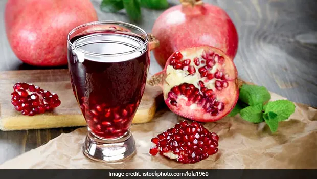 অ্যান্টিঅক্সিডেন্টে পূর্ণ- অ্যান্টিঅক্সিডেন্ট দেহের কোশকে ক্ষতির হাত থেকে রক্ষা করতে সাহায্য করে। বেদানা অ্যান্টিঅক্সিডেন্টে পরিপূর্ণ থাকায় তা শরীরের ক্ষতিগ্রস্ত কোশ সারাতে এবং নতুন কোশ গঠনে সাহায্য করে।