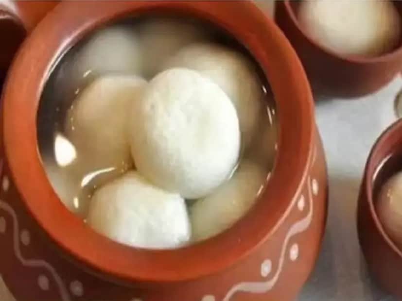 কোনও ধরনের মিষ্টি জাতীয় খাবার এড়িয়ে চলুন৷ বাজারে বিক্রি হওয়া প্যাকেটের ফলের রসগুলোতে কৃত্রিম চিনির পরিমাণ প্রচুর থাকে৷ তাই চেষ্টা করুন সেগুলো না খেয়ে ফল খান৷ 