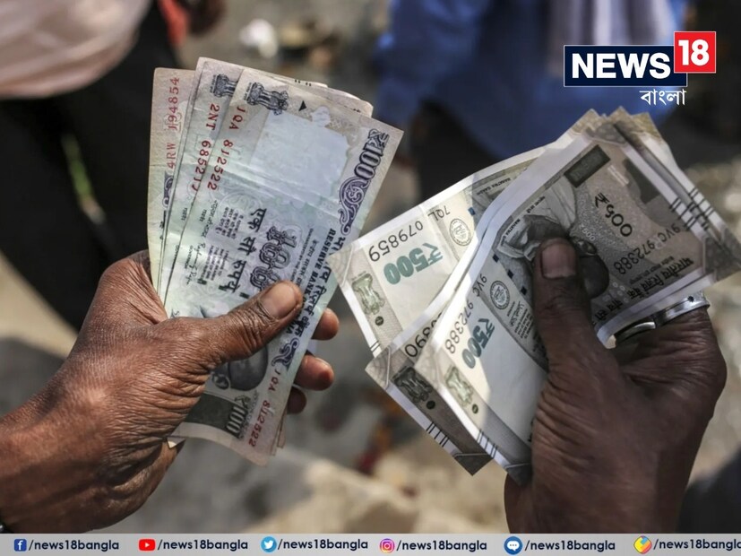 কলা চাষ করে লক্ষ লক্ষ টাকা রোজগার মলয় চৌধুরীর । উত্তর দিনাজপুর জেলার কালিয়াগঞ্জ এর মলয় চৌধুরী বাড়ির পাশের এক বিঘা জমিতে হাজারের বেশী জি-নাইন জাতের কলা চাষ করেছেন। সেই কলা চাষেই ভাগ্য খুলেছে তার। কলা চাষ করে লক্ষ লক্ষ টাকা রোজগার মলয় চৌধুরীর । উত্তর দিনাজপুর জেলার কালিয়াগঞ্জ এর মলয় চৌধুরী বাড়ির পাশের এক বিঘা জমিতে হাজারের বেশী জি-নাইন জাতের কলা চাষ করেছেন। সেই কলা চাষেই ভাগ্য খুলেছে তার।