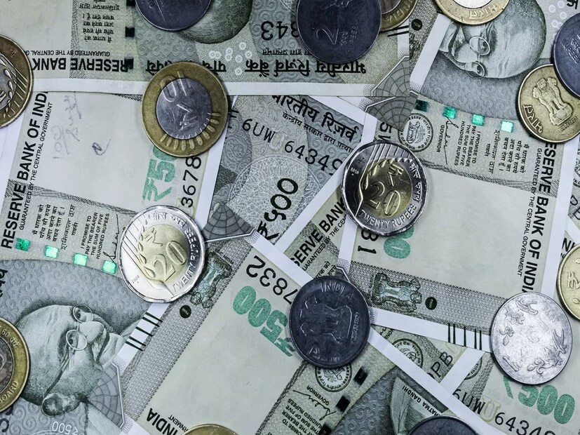 পরীক্ষামূলকভাবে বছর দুয়েক আগে জি-নাইন জাতের কলার কাজ শুরু করেন মলয় বাবু। উচ্চ ফলনশীল এই জাতের কলার প্রতিটি কাঁদিতে কলা ধরবে প্রায় ৯০ থেকে ১০০টি। অল্প জমিতেও জি-নাইন কলা চাষে বেশি ফলন পাওয়ার যায় বলে জানান মলয় বাবু।