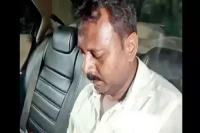 নিজামে পৌঁছনর পর সিবিআই অ্যান্টি করাপশন সন্দীপ ঘোষকে গ্রেফতার করে। রাতে কান্নায় ভেঙ্গে পরে সন্দীপ ঘোষ। রাতে কোনও কথা বলেননি সন্দীপ। শুধু কাঁদতে থাকেন নিজামে সিবিআই দফতরে।
