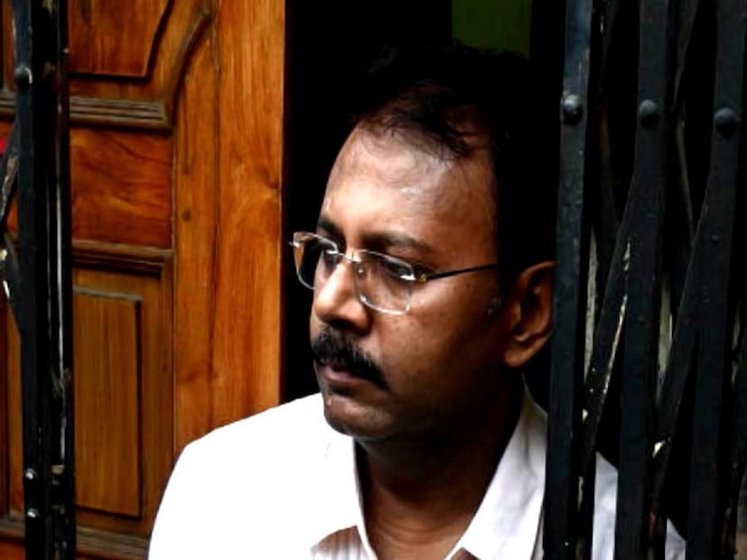 সিবিআই তখন আদালতে জানায়, আরজি করের প্রাক্তন অধ্যক্ষ সন্দীপ ঘোষ এবং অভিজিৎ মণ্ডল ষড়যন্ত্র এবং প্রমাণলোপাটে যুক্ত, ধর্ষণ খুনে যুক্ত না। 
