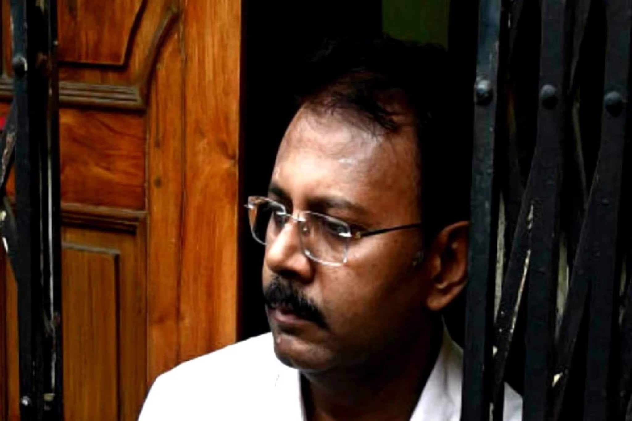 'নট দ্য প্রিন্সিপাল', সন্দীপ ঘোষদের নামের পাশে জুড়ছে নতুন শব্দ!তোলপাড় নেটপাড়া