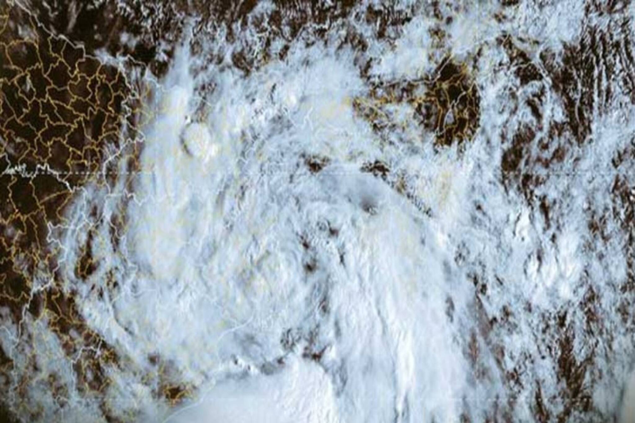 গভীর নিম্নচাপ এগোচ্ছে...! ভারী বৃষ্টি কাঁপাবে ৫ রাজ্য! বাংলায় দুর্যোগ কাটবে কবে?