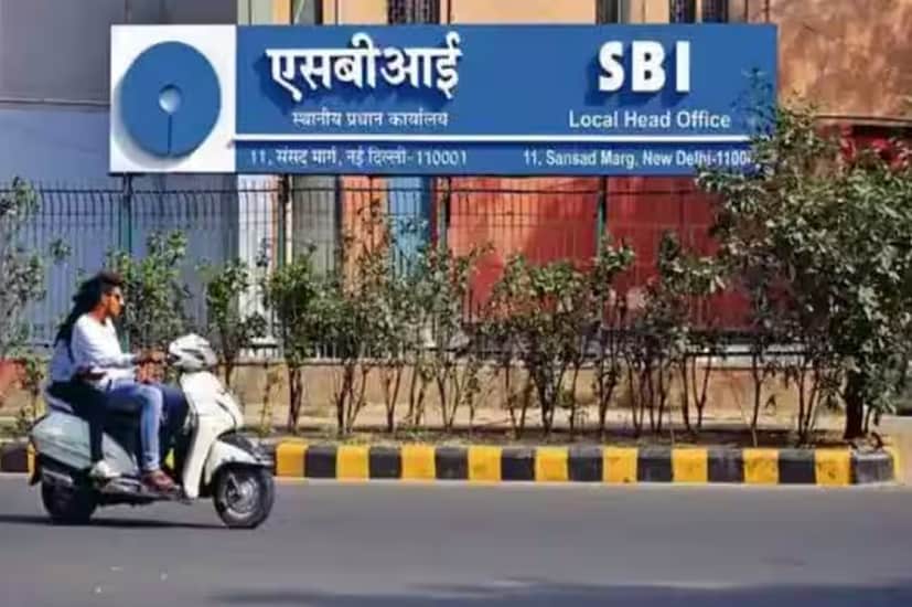 ৩ বছর মেয়াদে ১০ লাখ টাকার ফিক্সড ডিপোজিট থেকে রিটার্ন: ৩ বছর মেয়াদি ফিক্সড ডিপোজিটে বর্তমানে ৬.৭৫ শতাংশ হারে সুদ দিচ্ছে এসবিআই। এই মেয়াদে ১০ লক্ষ টাকা জমা করলে ম্যাচিউরিটিতে মিলবে ১২,২২,৩৯৩ টাকা। সুদ থেকে ২,২২,৩৯৩ টাকা পাবেন গ্রাহক।